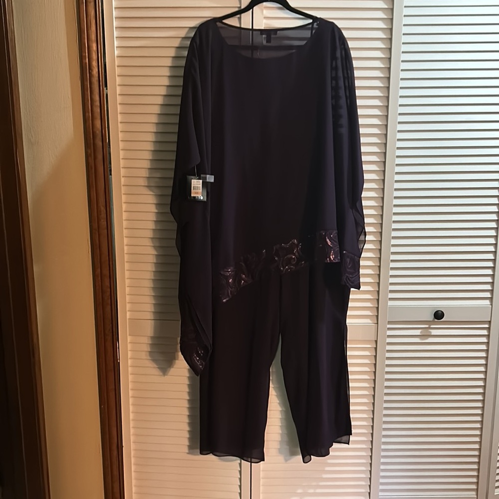 24W- NWT, EGGPLANT (a nice change from black) Elegant , special occasion set
